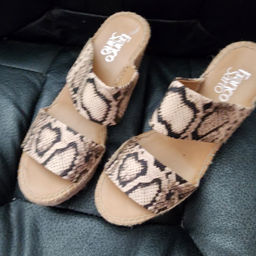 Espadrille Wedge Sandals - Picture 3 of 3